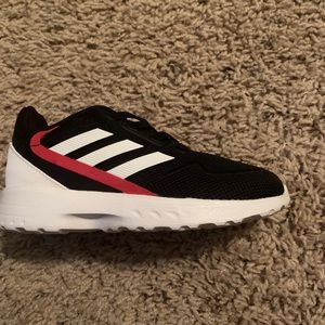 New toddler boy Adidas sz8